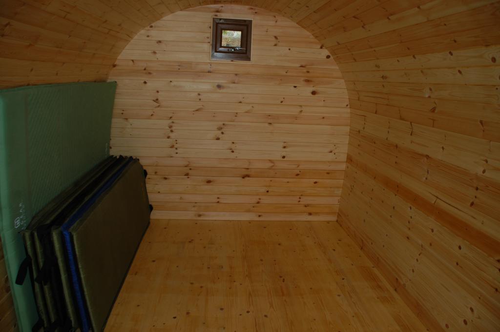 Camping Pod Heaven Brackla Esterno foto
